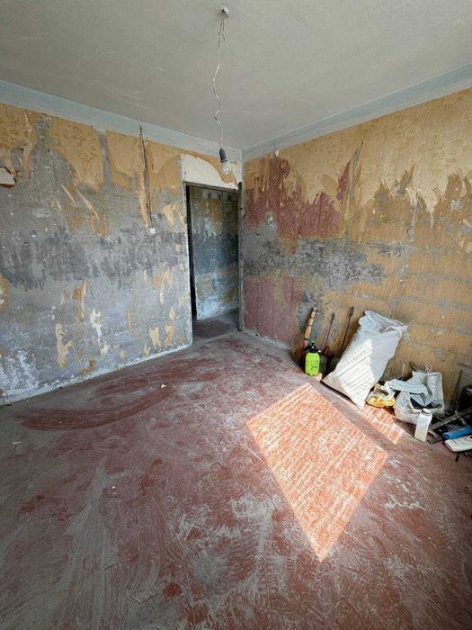 Продам велику 2-кімнатну квартиру під ремонт вул. Салтівське шосе 240а