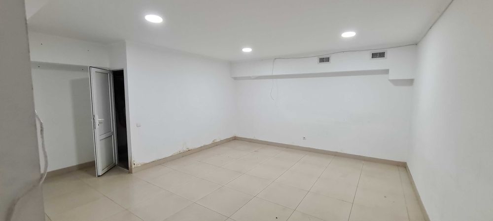 Продаж цокольного приміщення 416 кв.м, Соборна/Вадима Благовістного