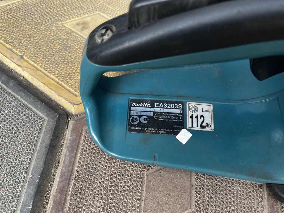 Бензопилка макіта