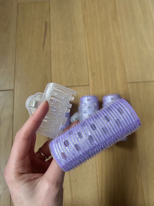 Zestaw 4 szerokich wałków do włosów z klamrami