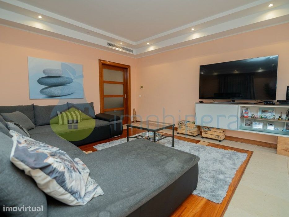 Excelente apartamento T2 localizado sobre o Rio Arade na Boca do Ri...