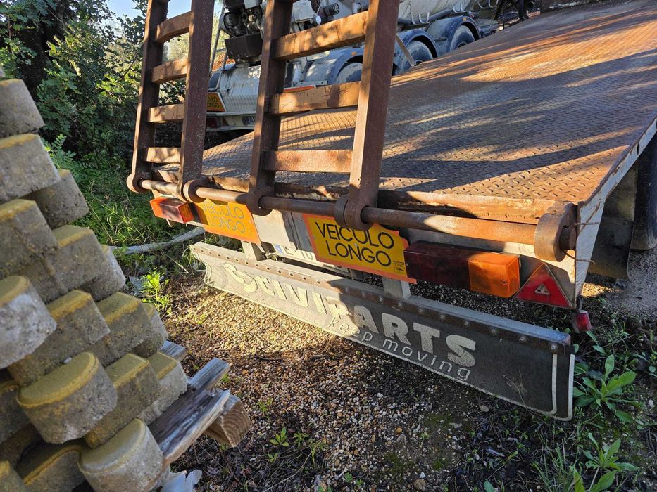 semi-reboque rebaixado, tipo porta maquinas com patas