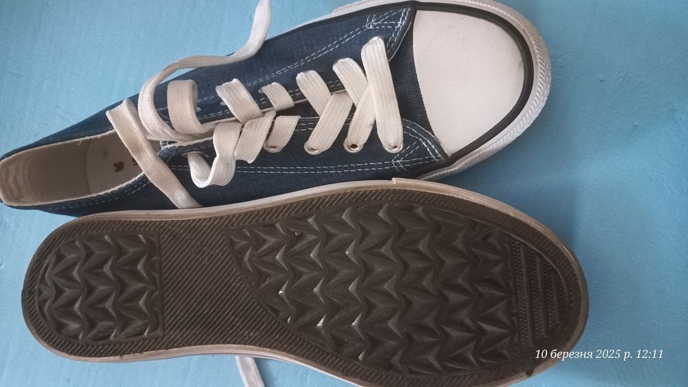 Кросівки і кеди мокасини