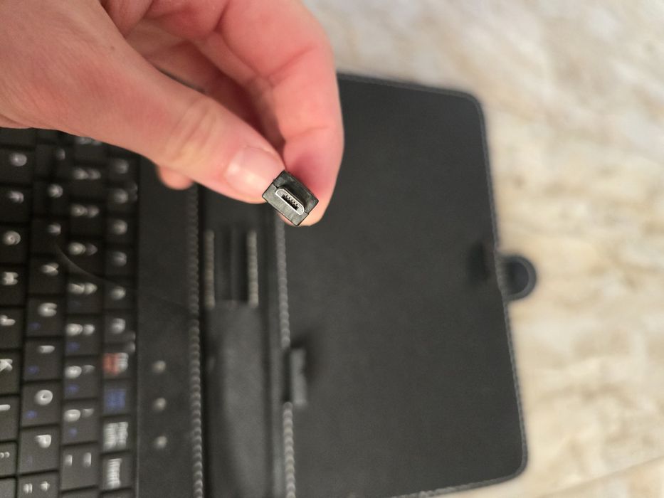 Etui z klawiaturą do tableta