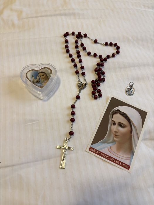 Nowy zestaw różaniec srebrny medalik obrazek Medjugorie poświęcony