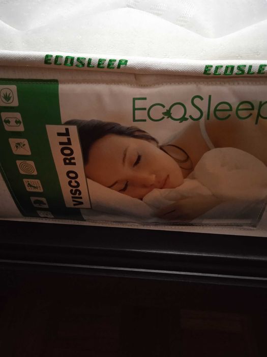 Cama com colchão novo.