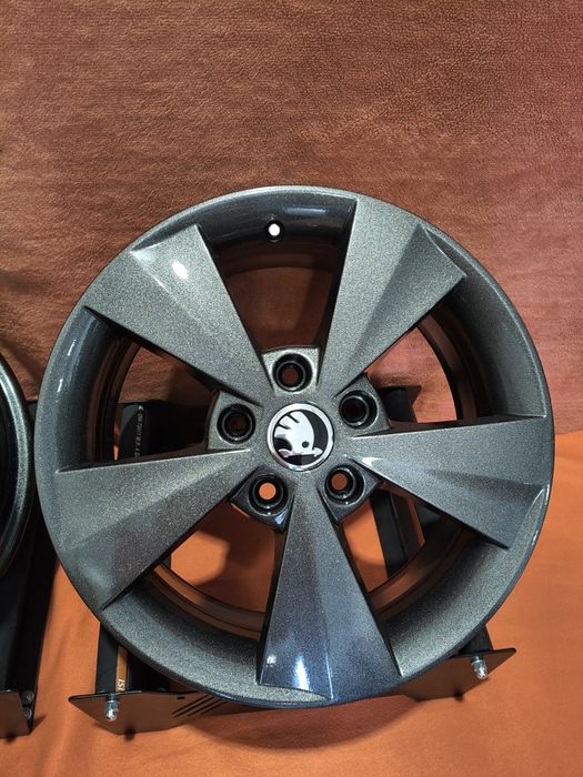 Felgi aluminiowe 16' 5x112 Skoda OE shadow chrome