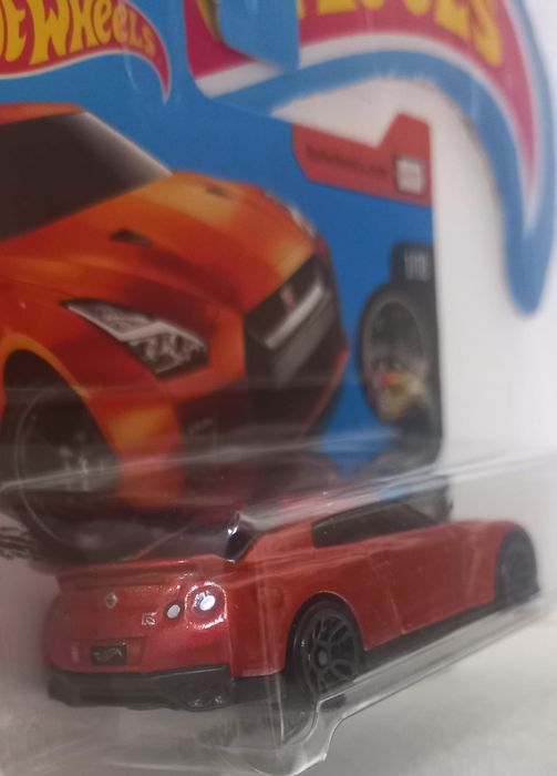 17 Nissan GT-R R35 Hot Wheels