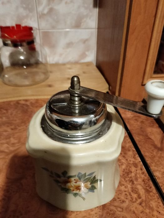 Ceramiczny młynek do kawy