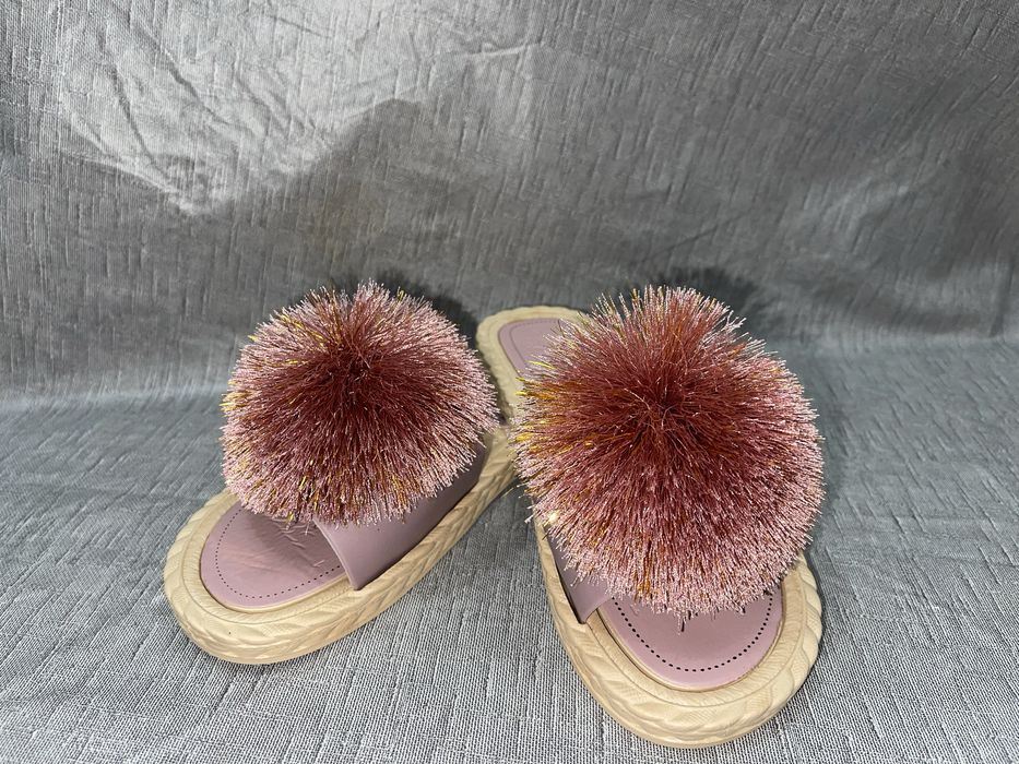 Chinelos pompom de senhora - NOVOS
