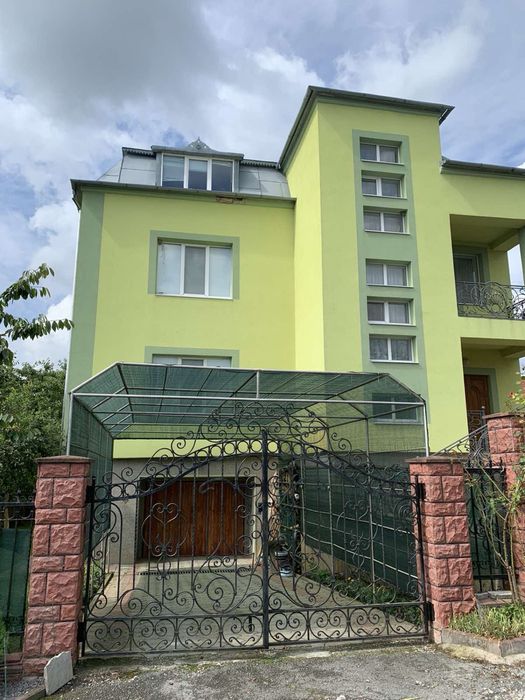 Будинок в Гусятині