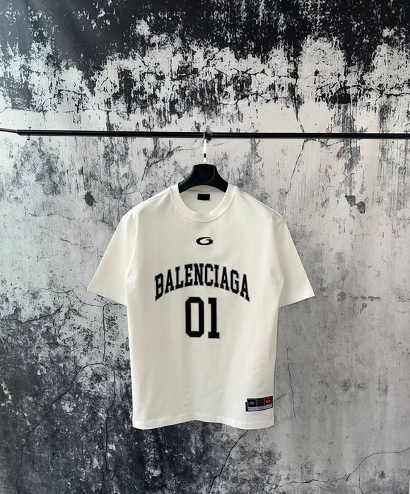 Стильна Футболка оверсайз  Balenciaga  унісекс