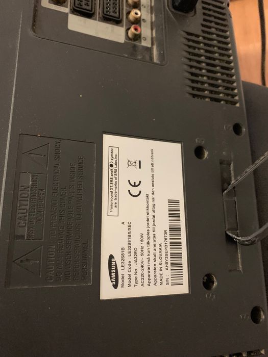 Vendo está tv tem comando