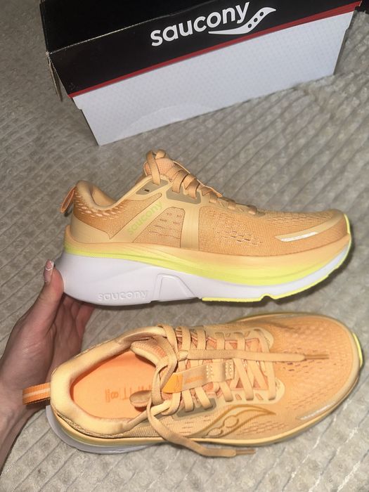 кросівки жіночі saucony guide 18