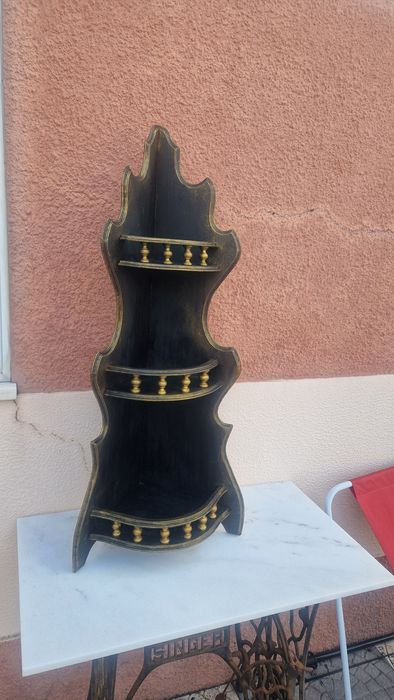 Móvel de canto em madeira maciça