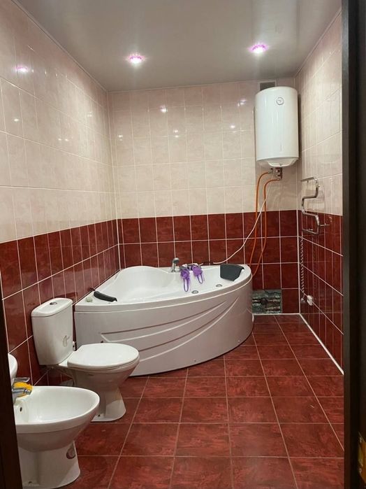 Оренда 1-го поверху будинку (100 м²) + Склад (30 м²)