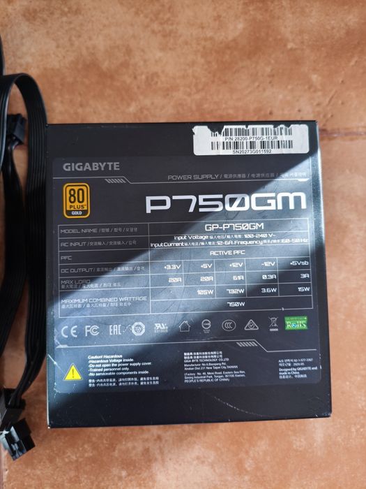 Fonte de alimentação gigabyte P750GM