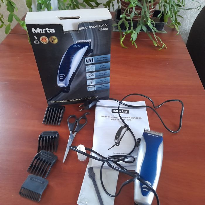 Машинка для стрижки волос.