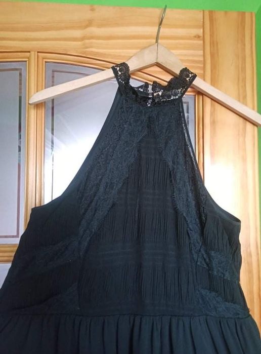 Piękna elegancka sukienka maxi