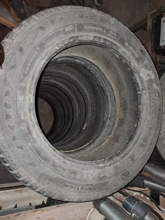 Продам 2 шини r 15 195/65