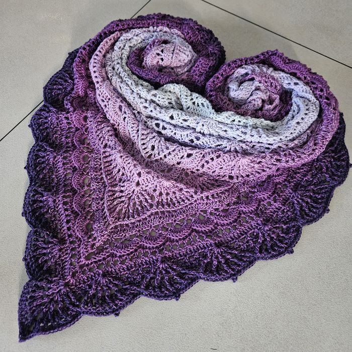 Chusta robiona na szydełku rękodzieło Handmade