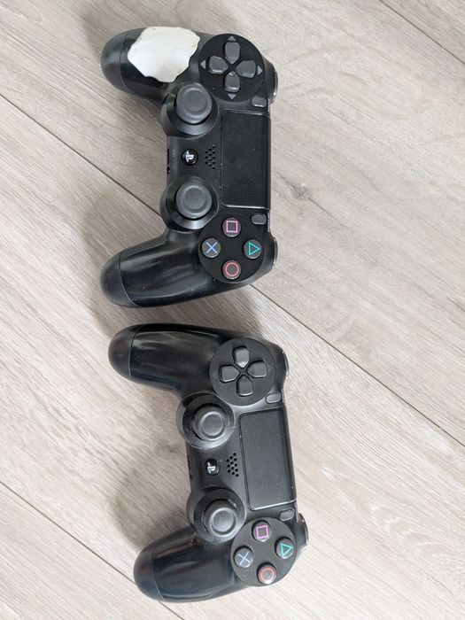 Playstation 4 Pro + 2 pady