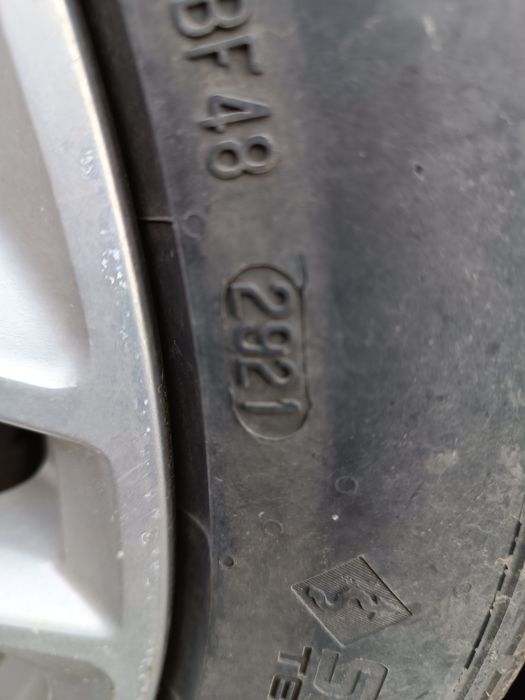 Ауді А4 B9 Audi S line quattro розборка розбірка чверть безпека цапфа