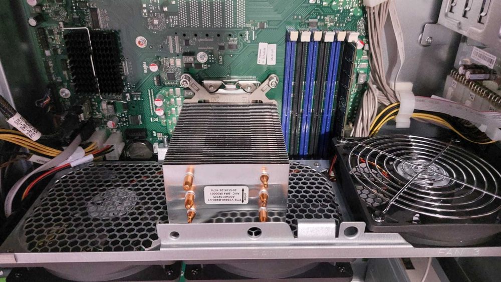 Fujitsu Primerfy TX 150 - S8 - Servidor64584501095554124