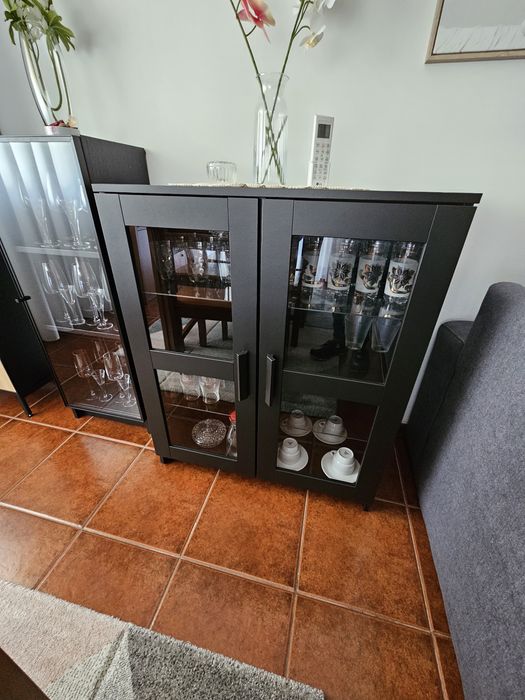 Móvel para sala com 2 portas em vidro. Novo