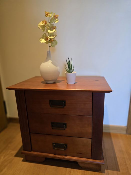 Mesa de cabeceira ou mesa de apoio de sala