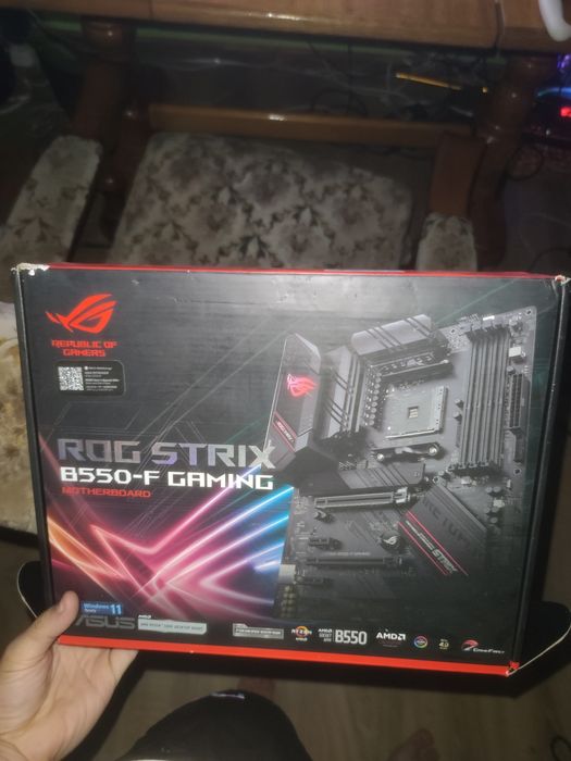 Материнська плата Asus ROG Strix B550-F Gaming AM4, AMD B550