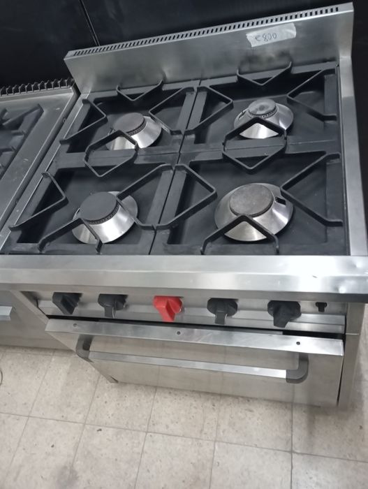 Fogão industrial com forno