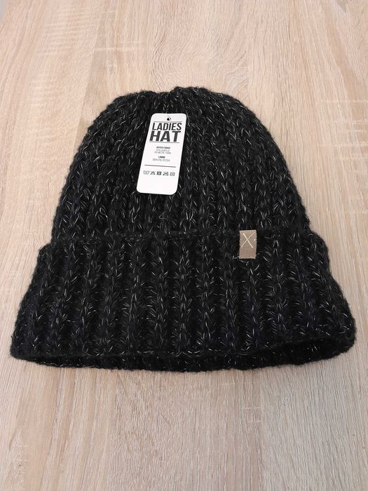 Nowa damska czapka zimowa z dzianiny Fancy Style_01 Lurex ( czarna)