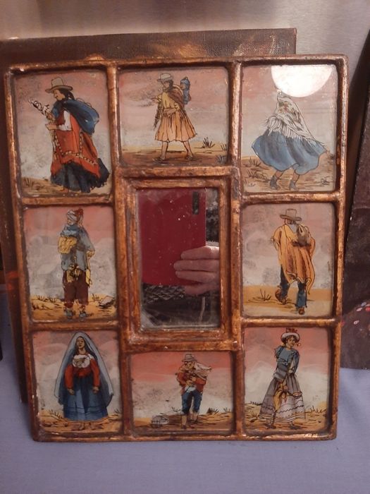 Stara ramka z malowidłami i lusterkiem