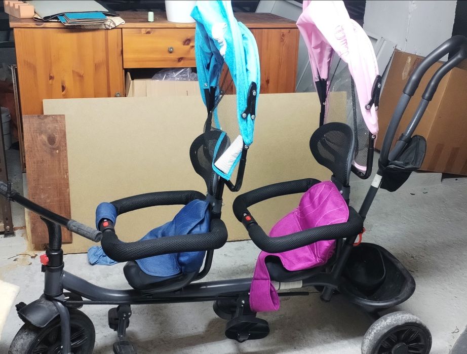 Chipolino Triciclo Gemelar com Assento Dianteiro 360º Duet Peony Pink