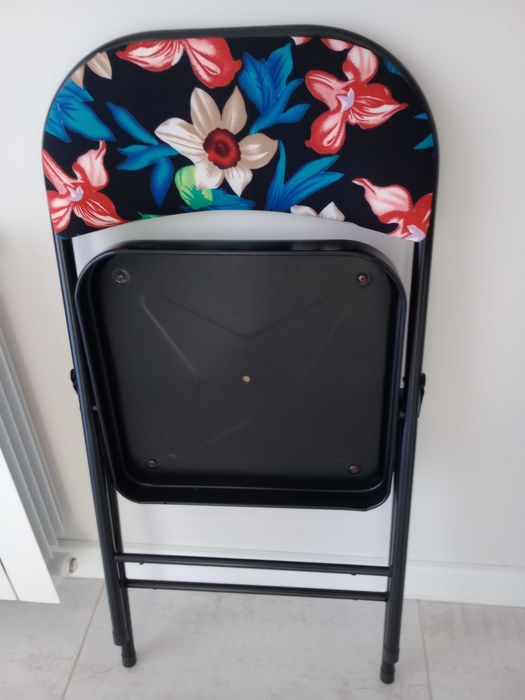 Conjunto mesa e duas cadeiras