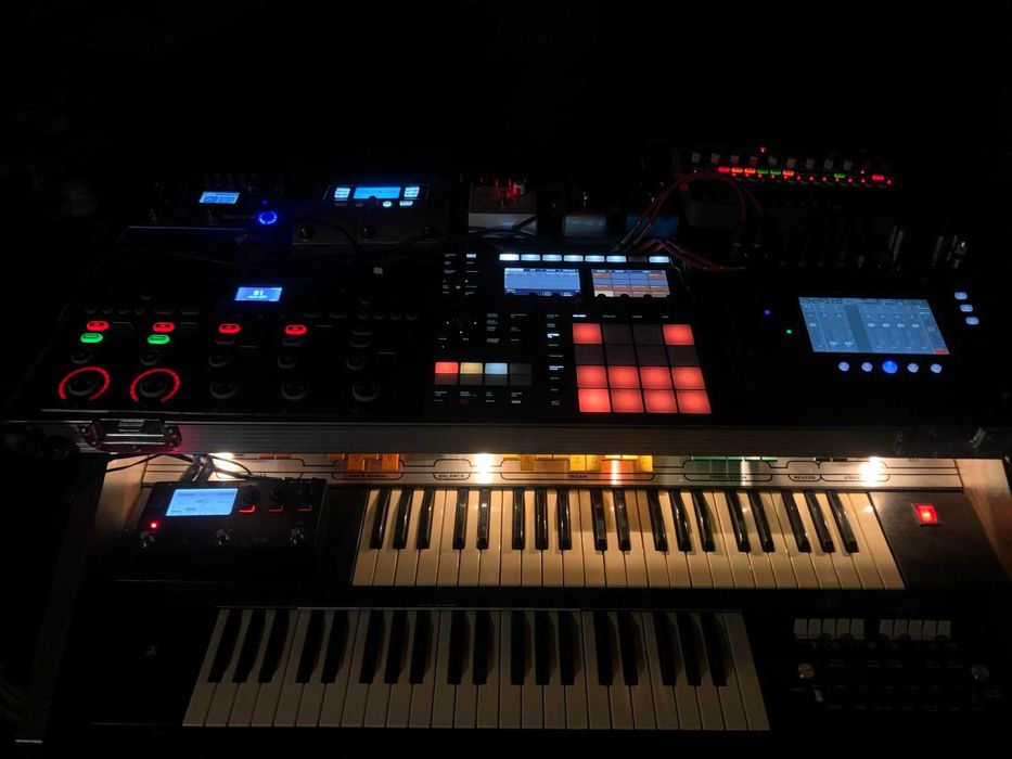 Native Instruments Maschine Plus +