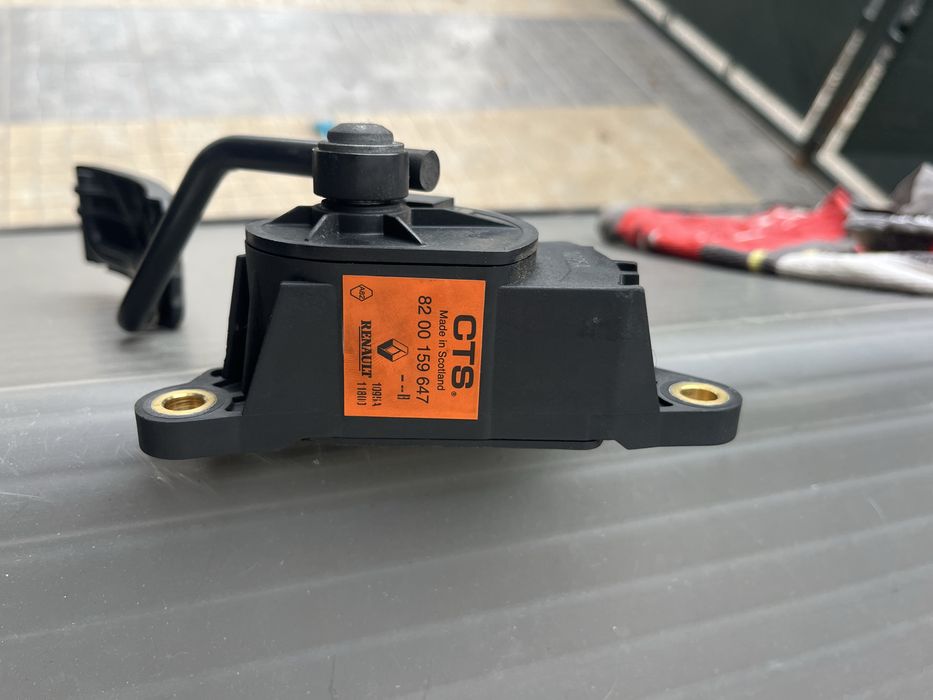 Pedal acelerador renault