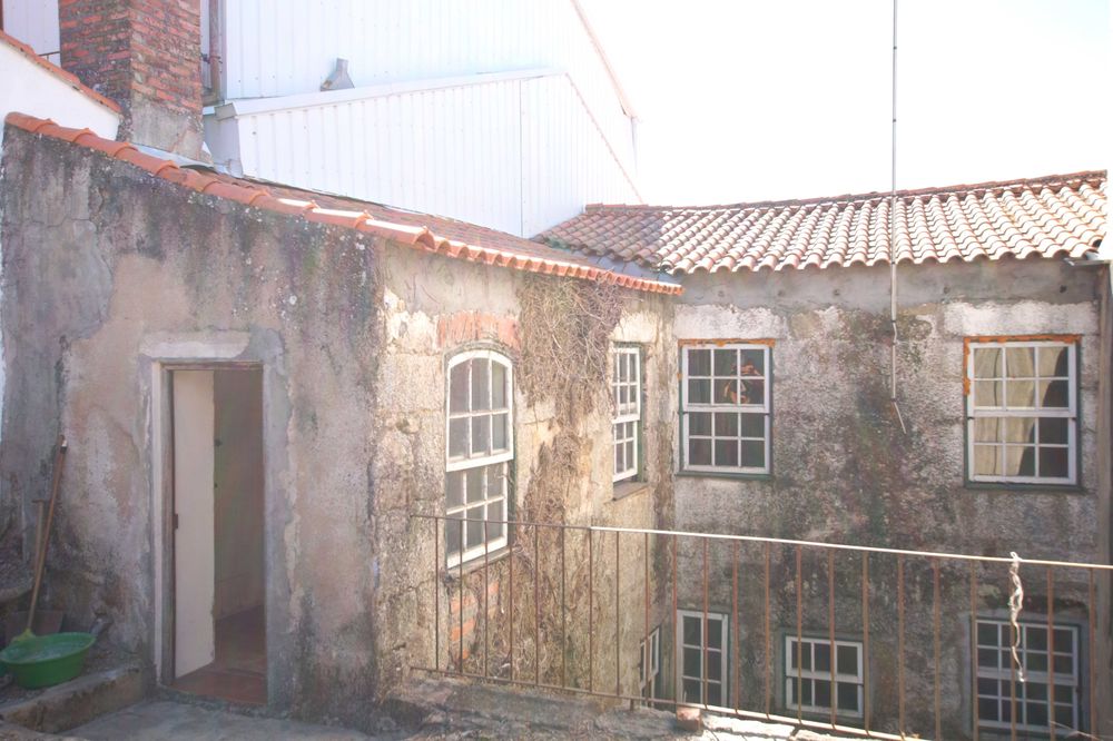 Prédio residencial à venda no Largo de São Pedro, nº 15