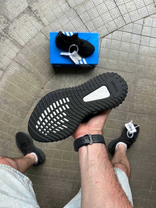 Кросівки Adidas Yeezy 36-41 р. Чорні, Літо опт є роздріб