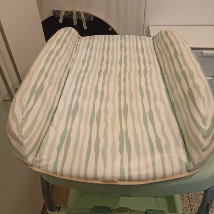 Muda fraldas com banheira Chicco