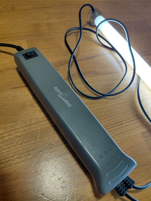 Комплект освітлення для люмінесцентної лампи T8 Repti-Zoo UVB, 15W