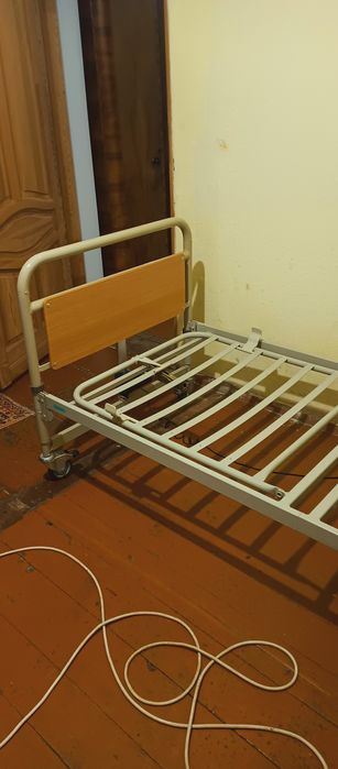 Ортопедичне багатофункціональне ліжко INVACARE EC HONG a/s