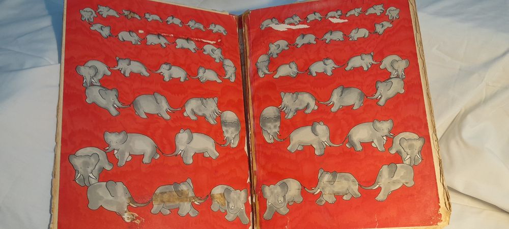 " Babar et le Pere Noel", Albums Babar, Hachette 1941.  Jean de Brunho