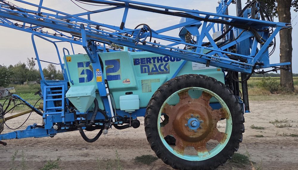 Opryskiwacz Berthoud Mack 32