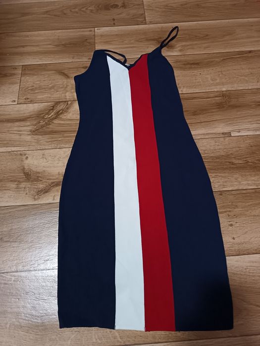 Piękna letnia sukienka na ramiączkach