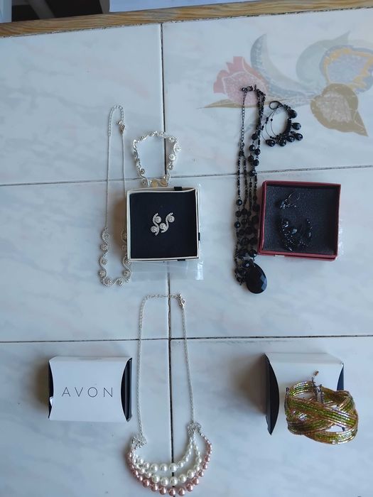 Lote de bijuteria Avon