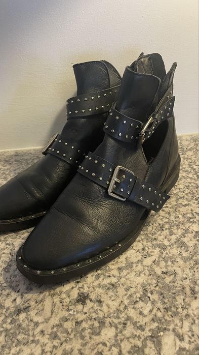 Botins pretos stradivarius