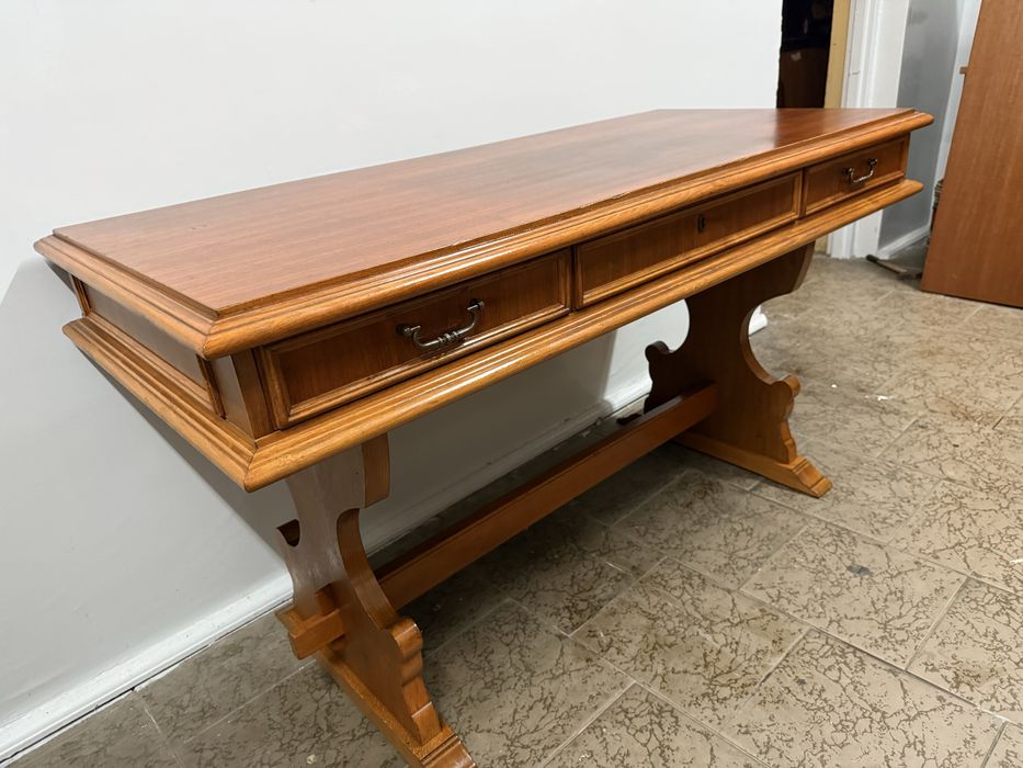 Stylowe biurko gabinetowe klasyczne – 3 szuflady, eleganckie