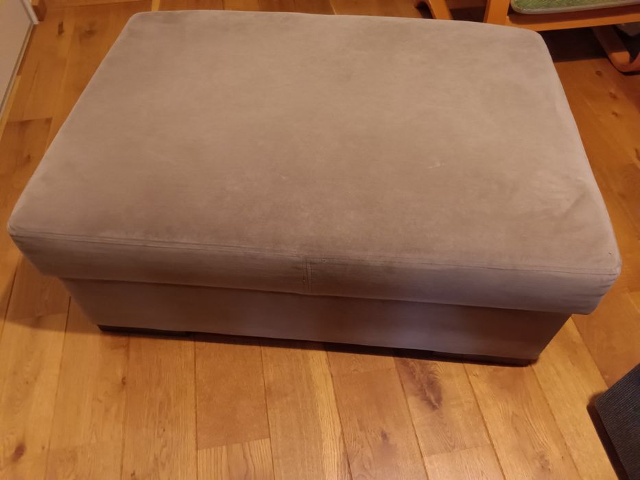 Pufa  otwierana do siedzenia.